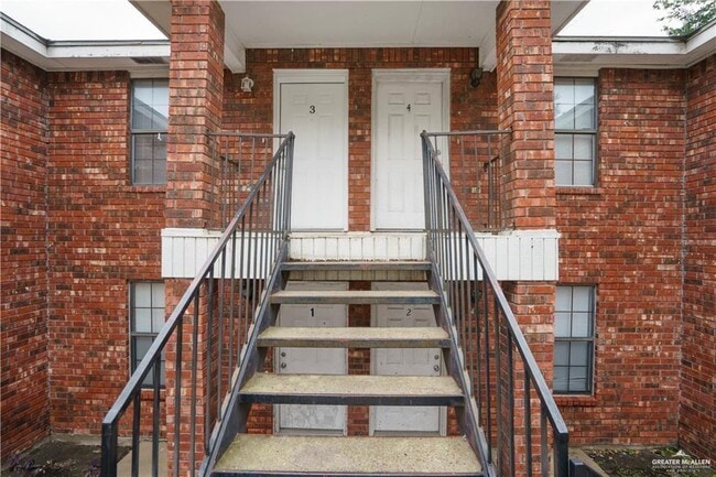 Primary Photo - 15 Angus St