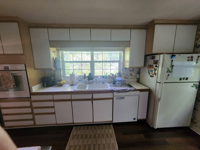 Building Photo - 4 bedroom house available near UF campus