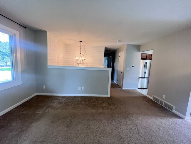 Building Photo - 3003 Winesap Dr NE
