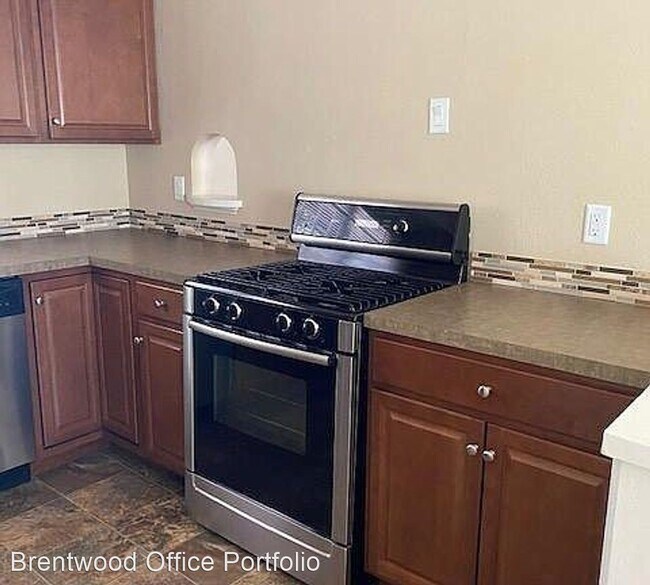 Building Photo - 3 br, 1 bath Apartment - 1302 W Hays St