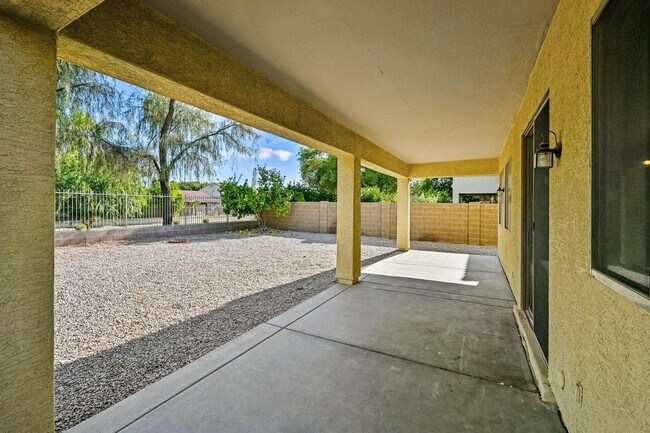 Building Photo - 1483 E Mia Ln