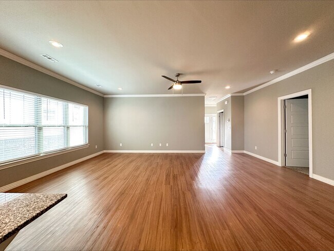 Building Photo - 2067 N Penelope Ln