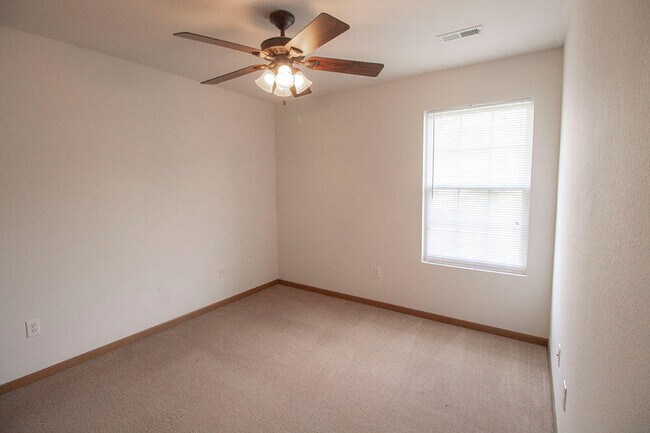 Building Photo - 1601 Smiley Ln