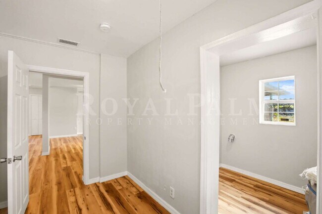 Building Photo - 2/1 Retreat in North Fort Myers: Apartment Life Called. We Didn't Answer.