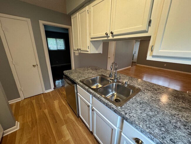 Building Photo - Snacks / Guion Creek - Washington TWP 3 Bed 2 Bath