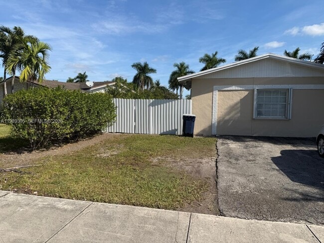 Building Photo - 8111 SW 129th Ave