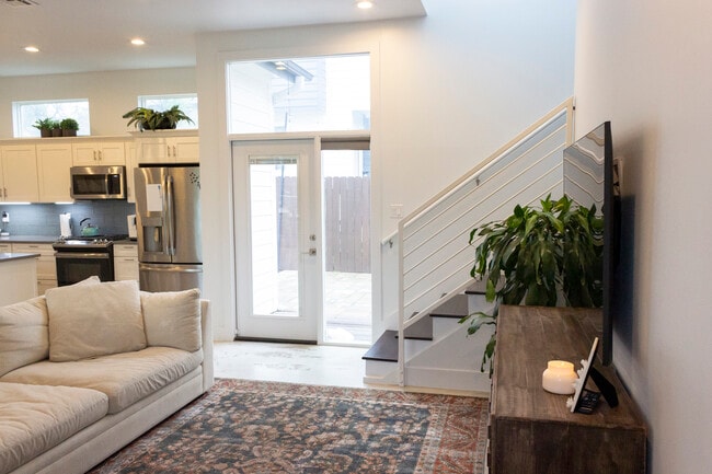 Building Photo - 1409 Singleton Ave