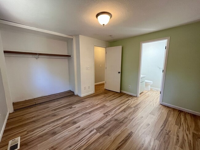 Building Photo - This Adorable 3 Bed / 2.5 Bath Ranch Style Homes Offers A Large Backyard and Beautiful Natural Li...