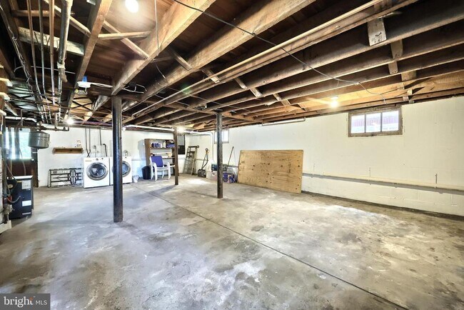 Building Photo - 317 N Stratton St