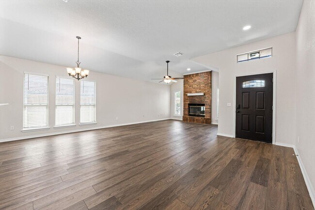 Building Photo - Two reasons to stop scrolling: the schools and the bathrooms. 3/2/2 Home in Putnam City Northaven...