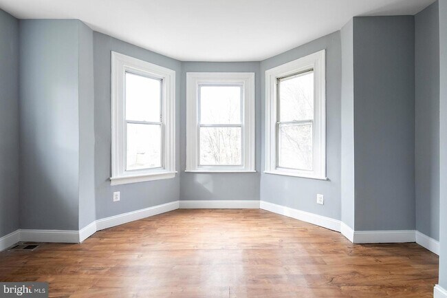 Building Photo - 851 S 57th St