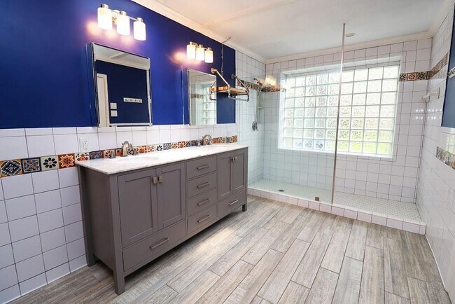 Building Photo - 14202 Ella Lee Ln