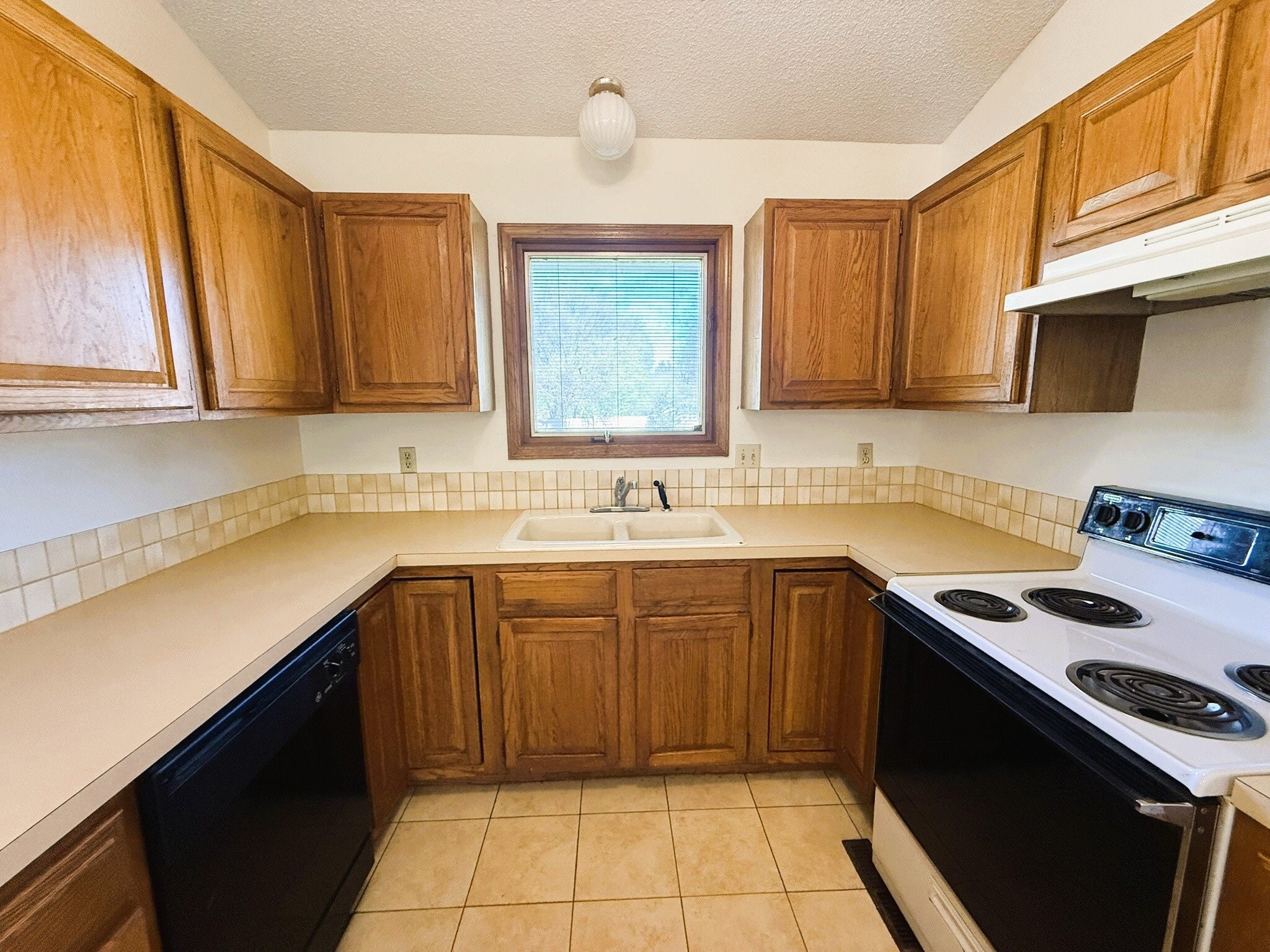 Building Photo - 13932 Lockmoor Cir