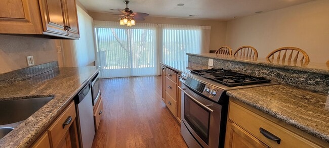 Building Photo - Charming 3 Bedroom, 2 Bath Home with Mountain Views