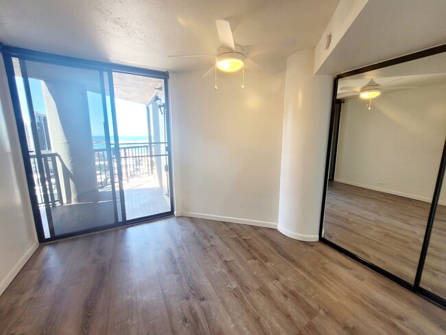 Building Photo - AVAILABLE NOW | 6 or 12 Month Lease Option...