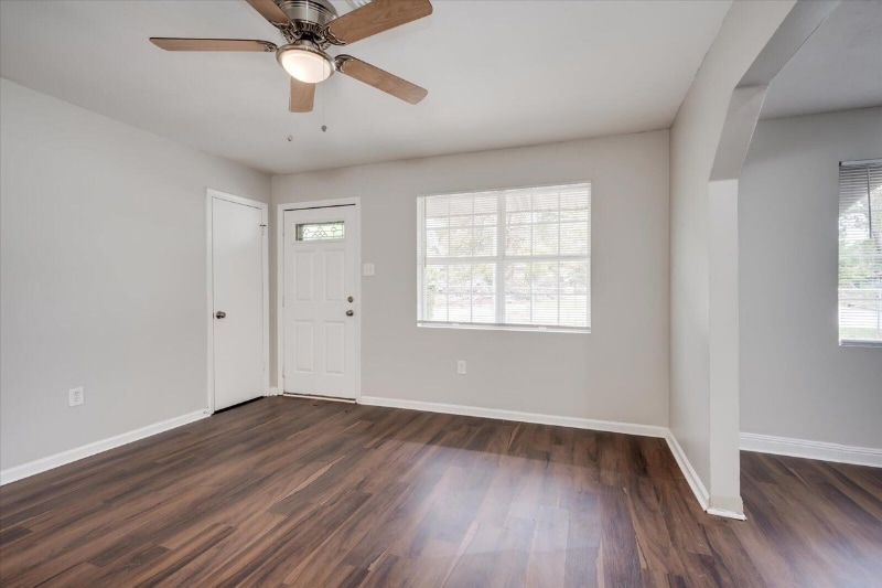 Building Photo - 2922 Dahlia Dr