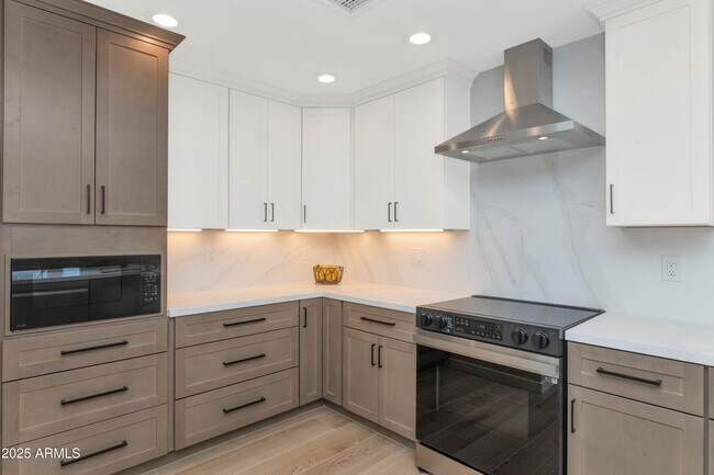 Building Photo - 17227 N Country Club Dr