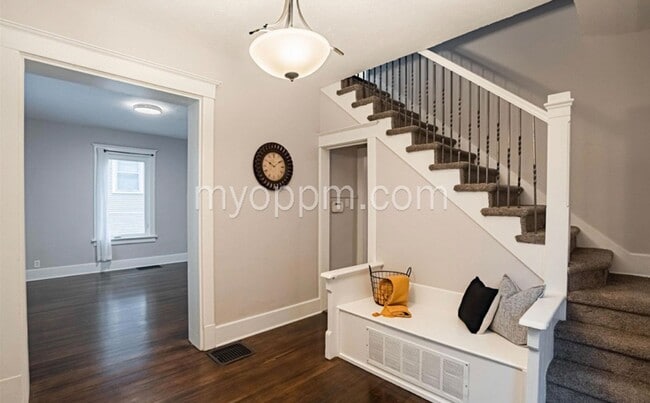 Building Photo - 1512 Binney St