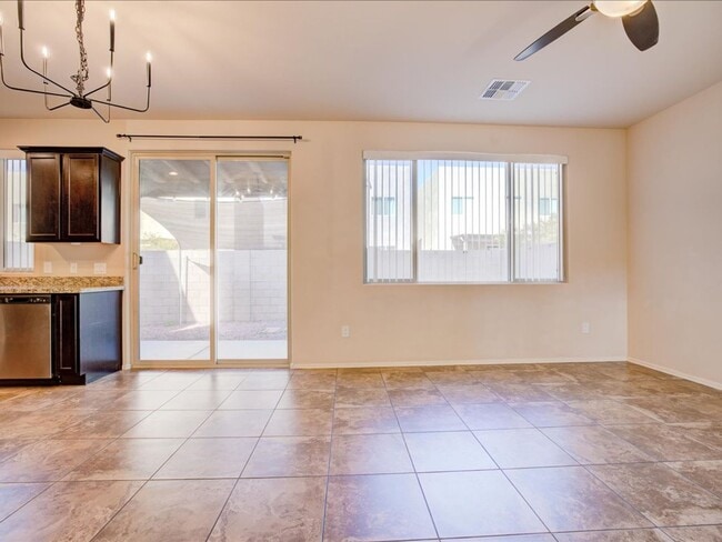 Building Photo - 3 Bedroom 2.5 Bath   $200.00 OFF FIRST FULL MONTHS RENT