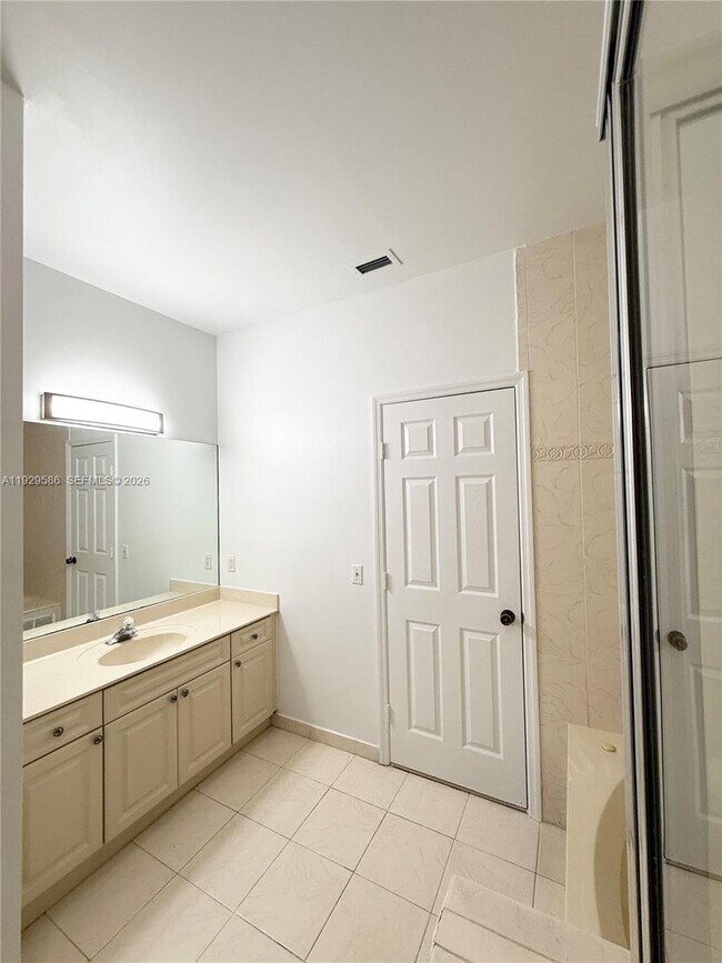 Building Photo - 13424 SW 122nd Ave