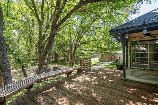 Building Photo - 409 Gina Dr