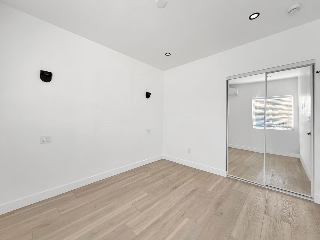 Building Photo - 1273 Donatello St