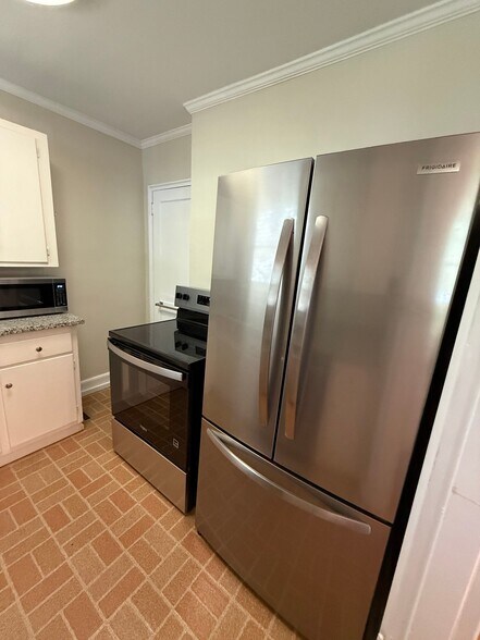 Building Photo - 2625 Greenbrier Rd