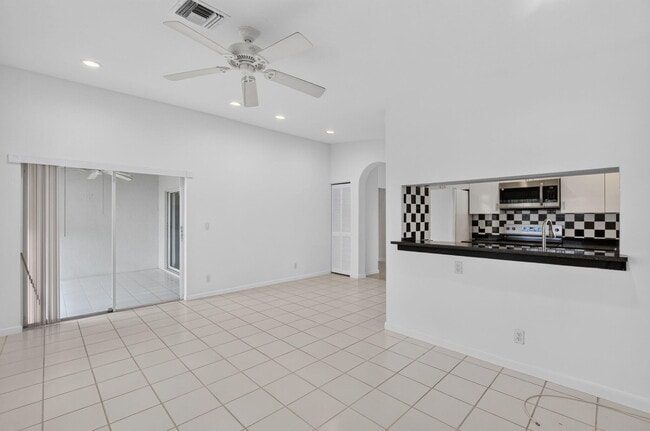 Building Photo - 15415 Summer Lake Dr