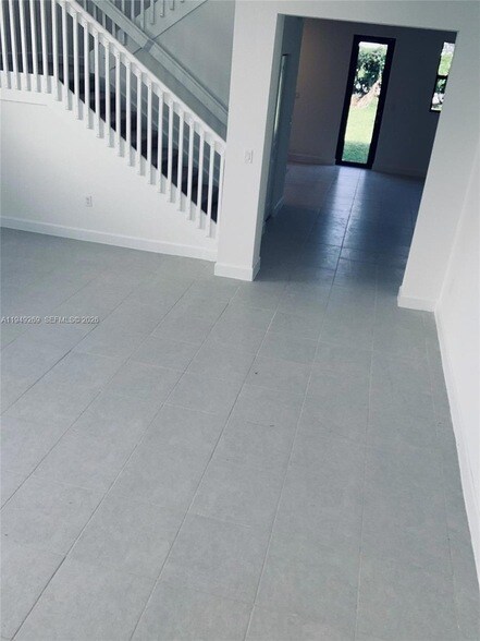 Building Photo - 157 NE 27th Terrace