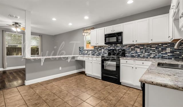 Building Photo - 12748 Gillon Dr