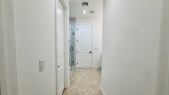 Building Photo - 810 3rd Ave N