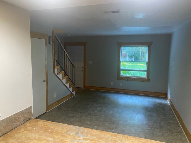 Building Photo - Lovely 2 Bed 1.5 Bath Townhome!
