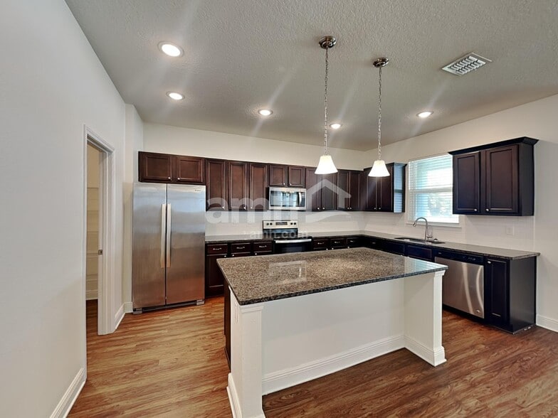 Building Photo - 731 Zarabrooke Ct