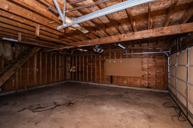 Building Photo - 3 bed 1.5 bath Downtown Valparaiso Home