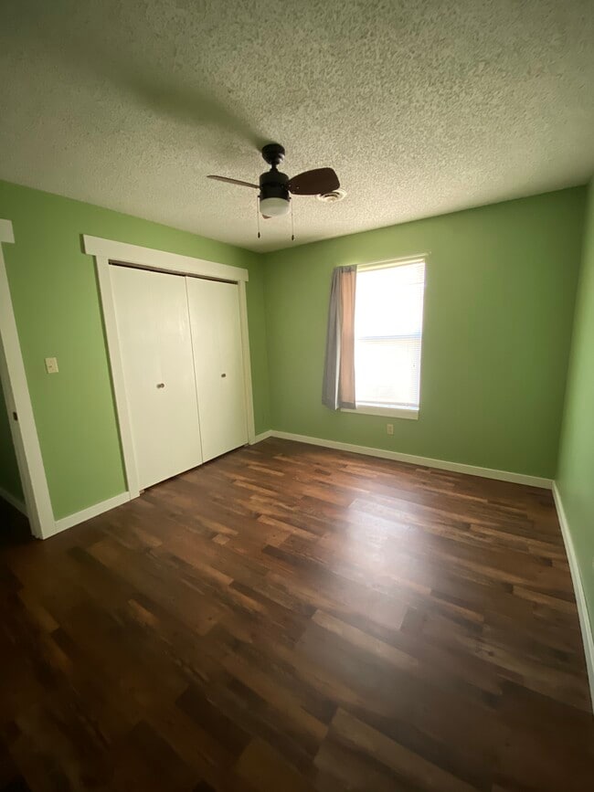 Building Photo - 619 W Edgewood St