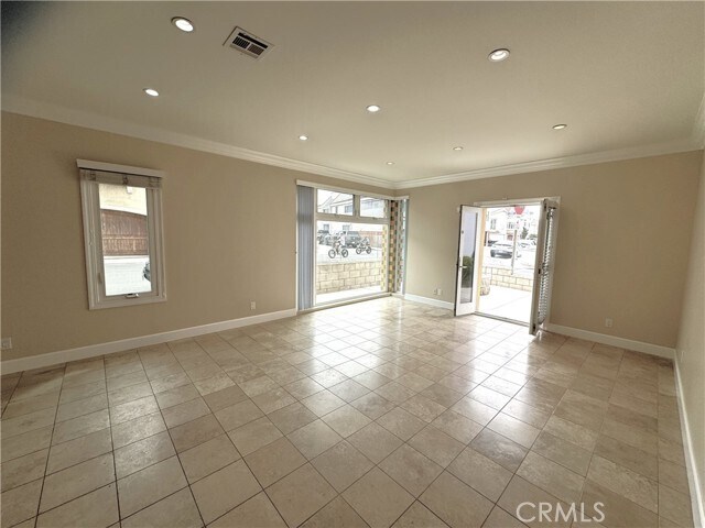 Building Photo - 4510 Seashore Dr