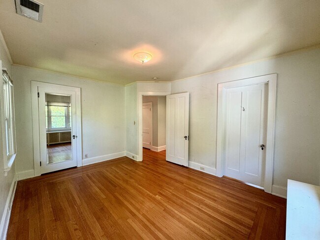 Building Photo - 505-507 W McMillan