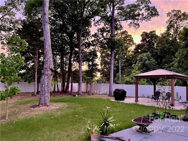 Building Photo - Captivating Single Family Home | 3 BR/2.5BA | 1-Car Covered Parking |In Highland Park