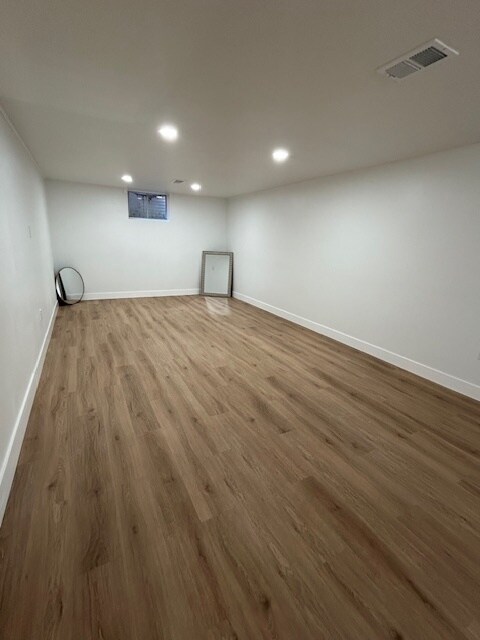 Large Living room - 4571 Beach Ct