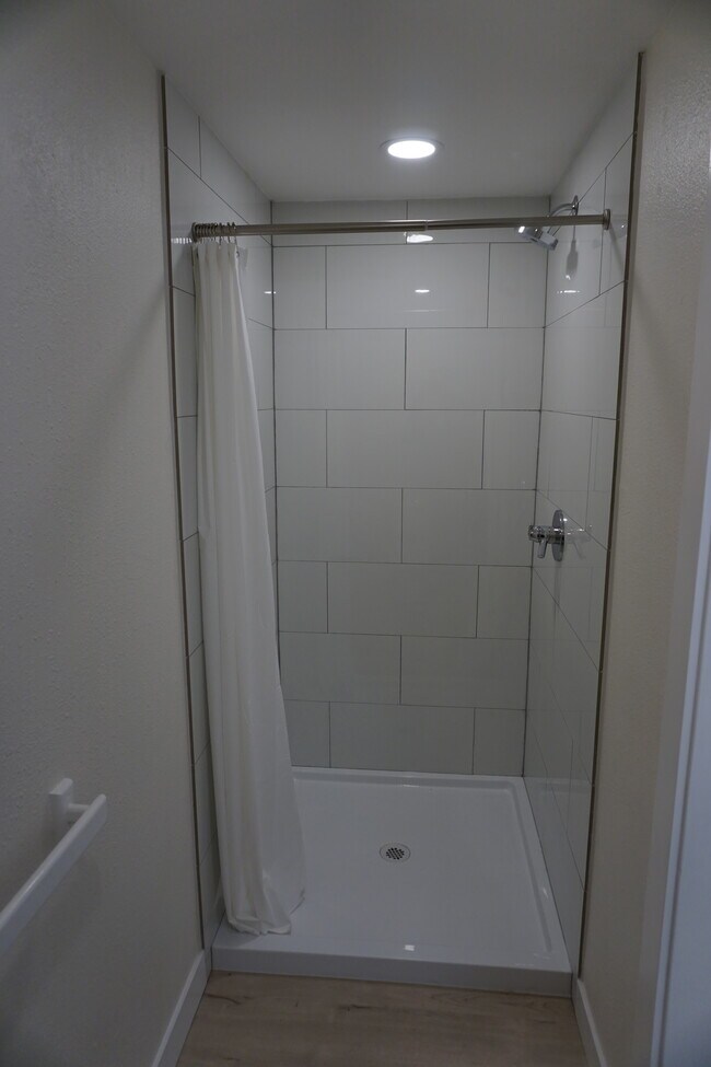 Shower - 7218 NE 16th Ave