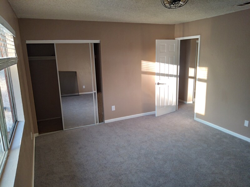 Building Photo - 4465 N Sierra Way