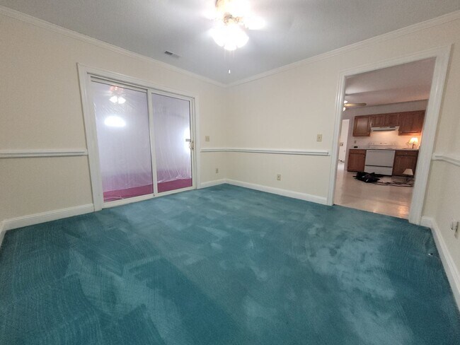Building Photo - 3 Bed, 2 Bath Ranch Only 15 Minutes to Virginia/NC Line