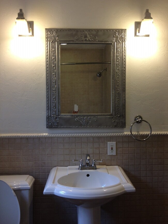 Building Photo - 3009 Oberlin Ave