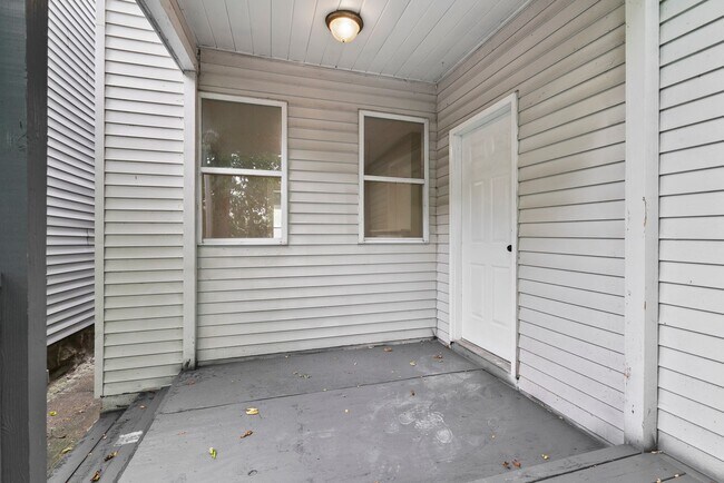 Building Photo - Beautiful 3 Bedroom House in Munhall available now!