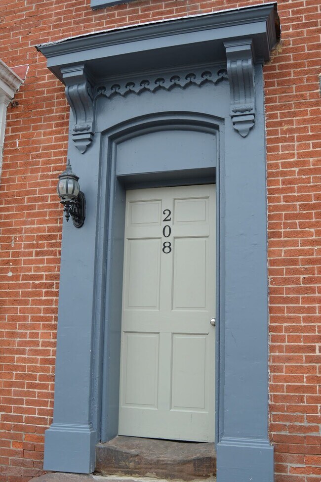 Building Photo - 208 S Duke St