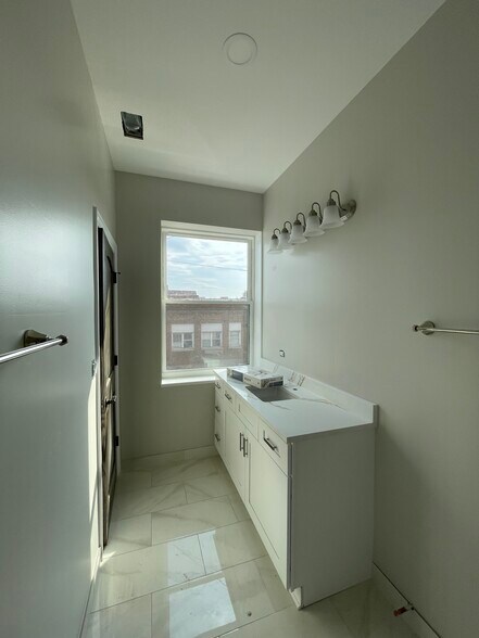 Building Photo - 3600 W 26th St