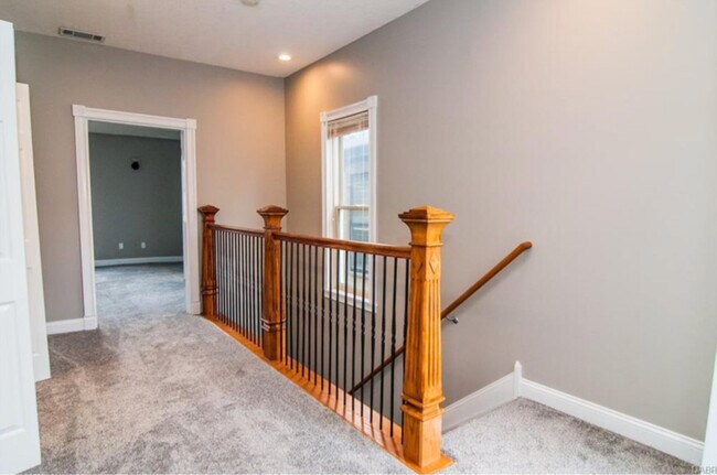 Building Photo - 342 Park Dr