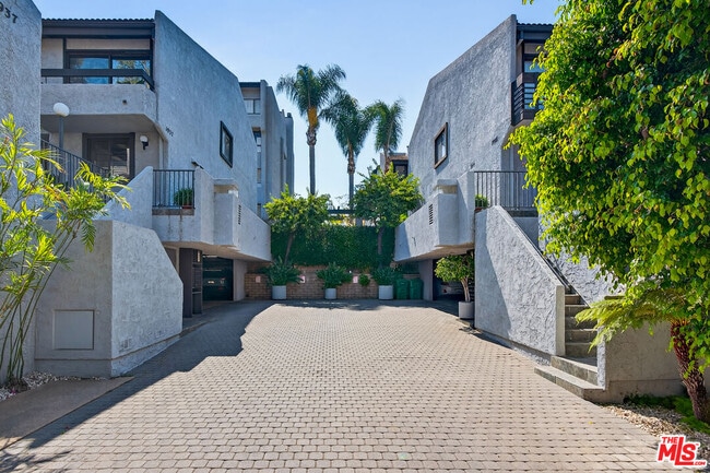 Building Photo - 1920 Pandora Ave