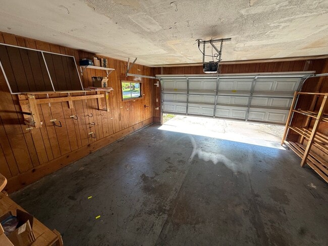 Building Photo - 4 Bed 2 Bath Springfield, MO