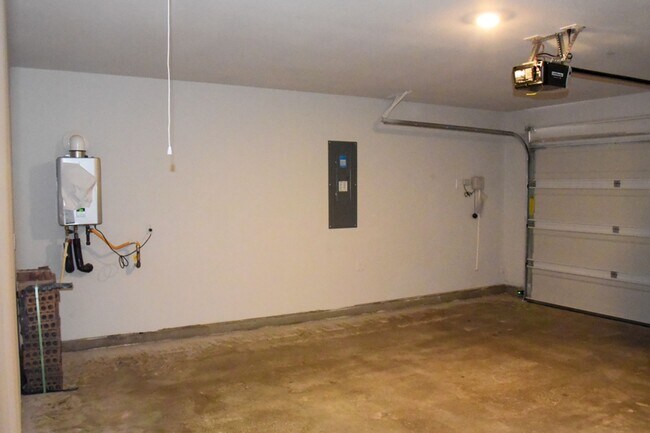 Building Photo - Beautiful 4/2/2 be the FIRST occupant!